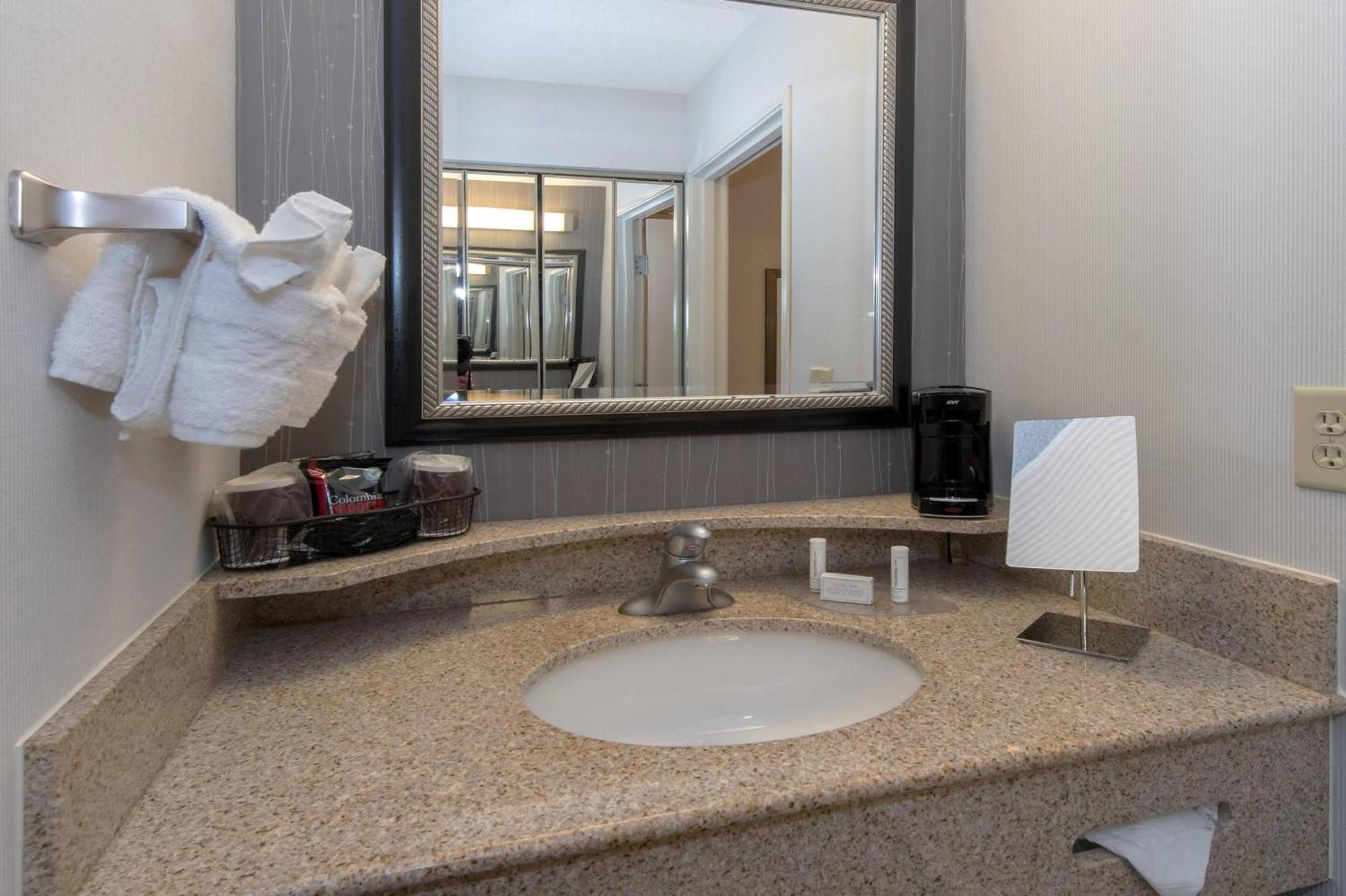 Courtyard By Marriott Albany Hotel Kültér fotó